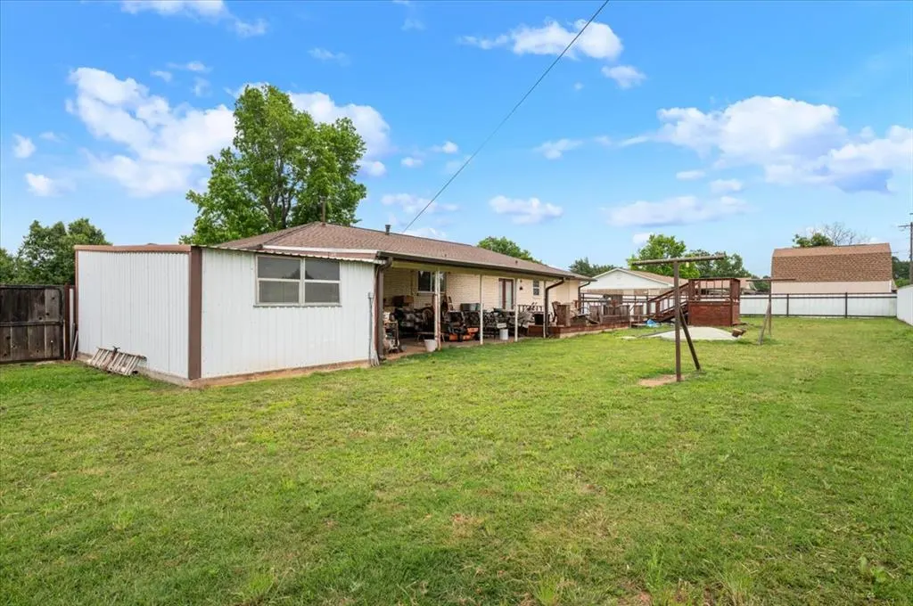 Photo 5 — 1411 14th Street, Maysville, OK 73057