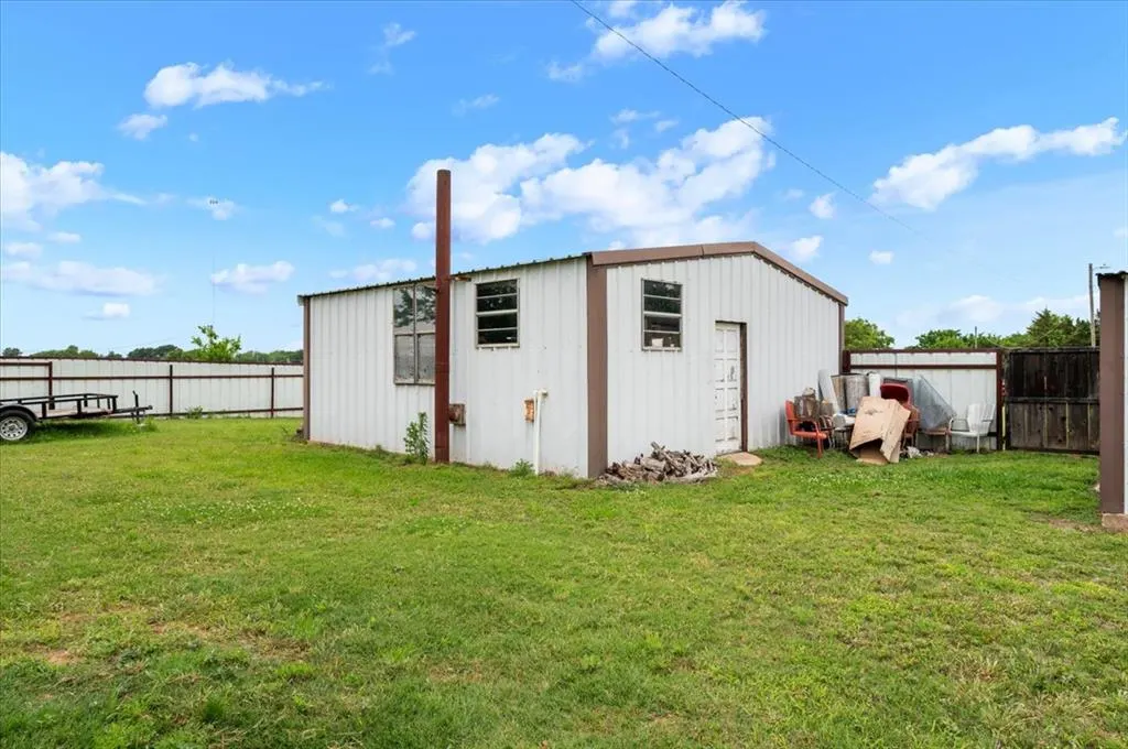 Photo 6 — 1411 14th Street, Maysville, OK 73057