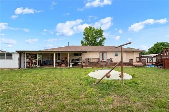 Photo 7 — 1411 14th Street, Maysville, OK 73057