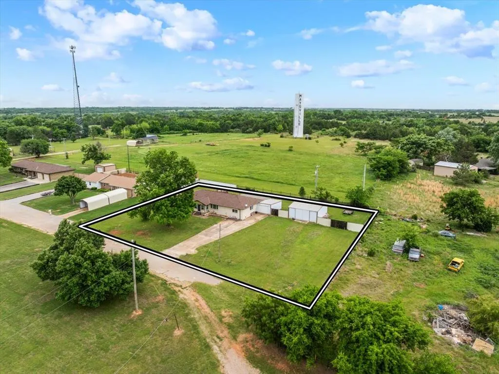 Photo 10 — 1411 14th Street, Maysville, OK 73057