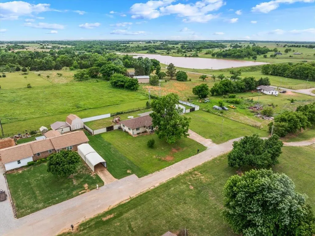 Photo 15 — 1411 14th Street, Maysville, OK 73057
