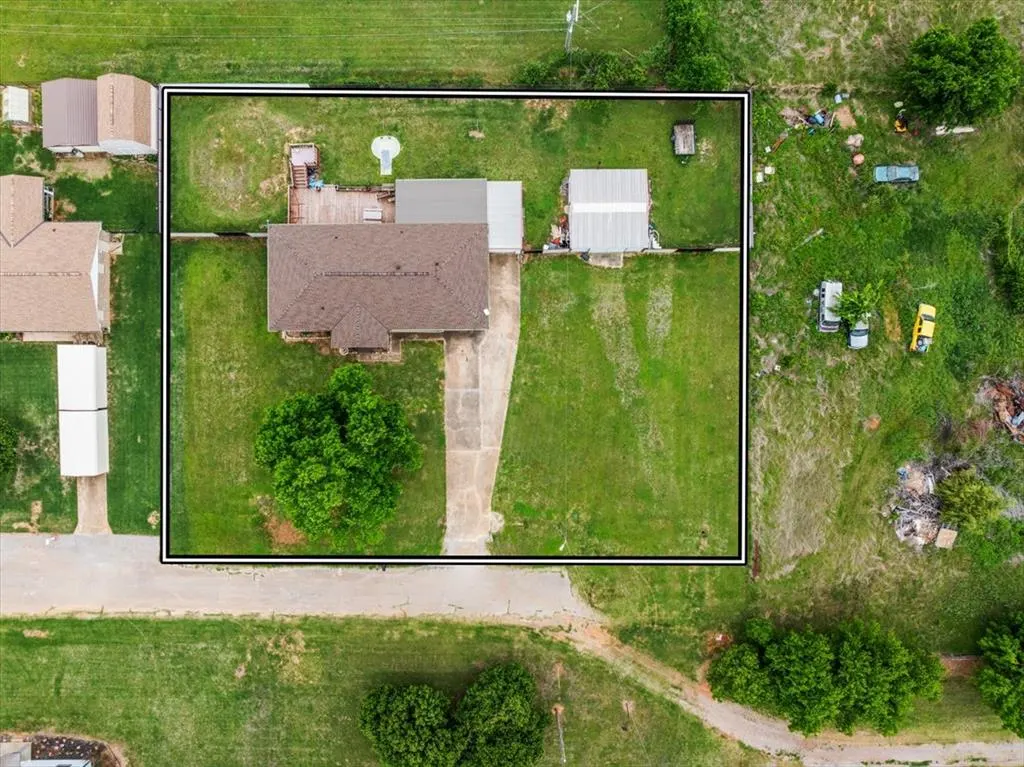 Photo 16 — 1411 14th Street, Maysville, OK 73057