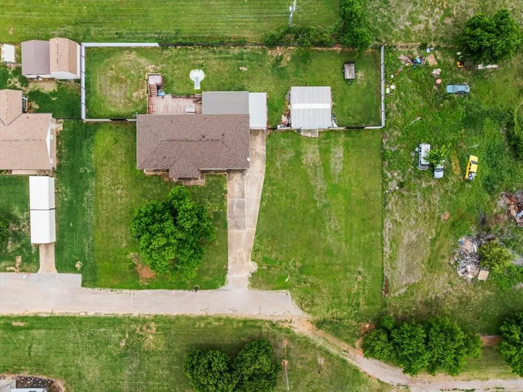 Photo 17 — 1411 14th Street, Maysville, OK 73057