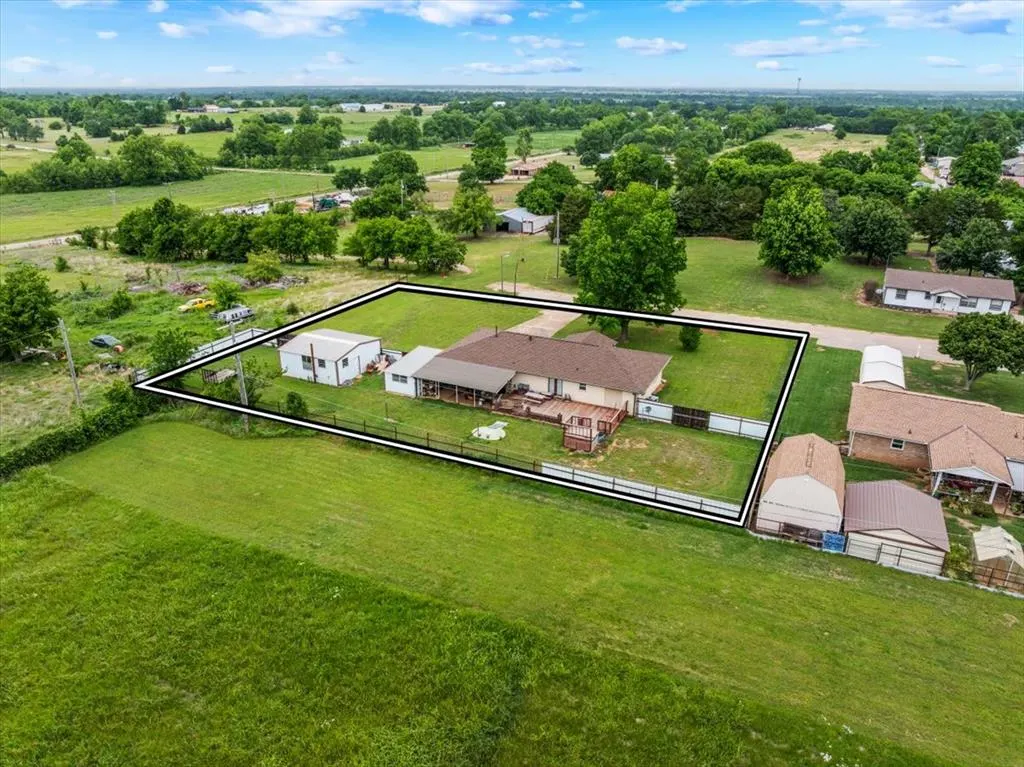 Photo 18 — 1411 14th Street, Maysville, OK 73057