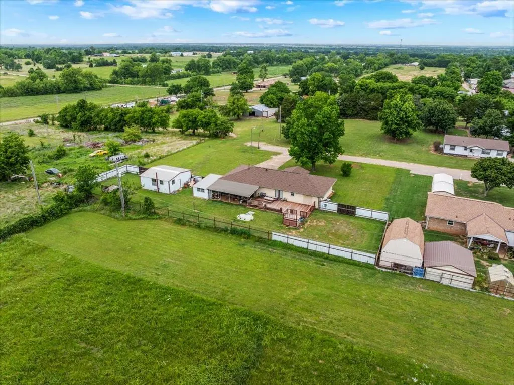 Photo 19 — 1411 14th Street, Maysville, OK 73057