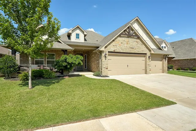 Photo 2 — 409 Tralee Lane, Yukon, OK 73099