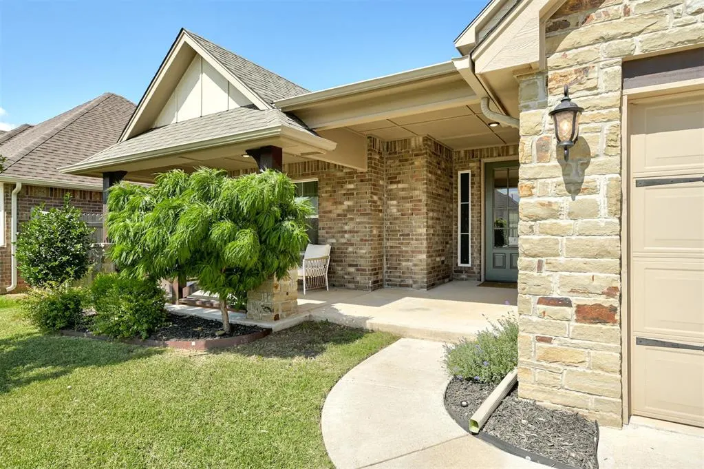 Photo 3 — 409 Tralee Lane, Yukon, OK 73099
