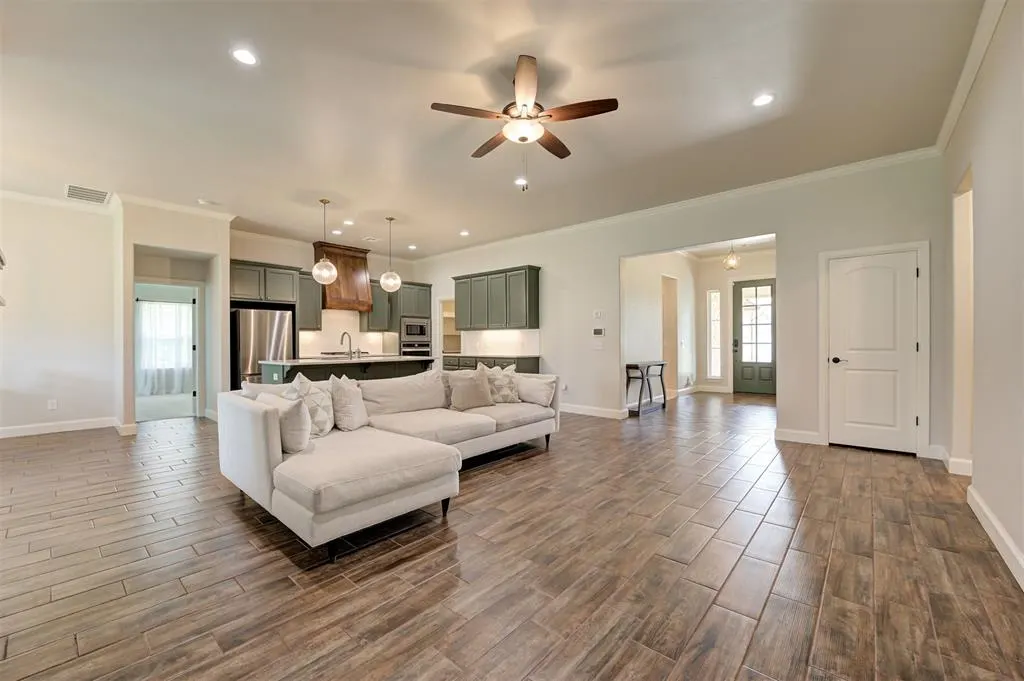 Photo 9 — 409 Tralee Lane, Yukon, OK 73099