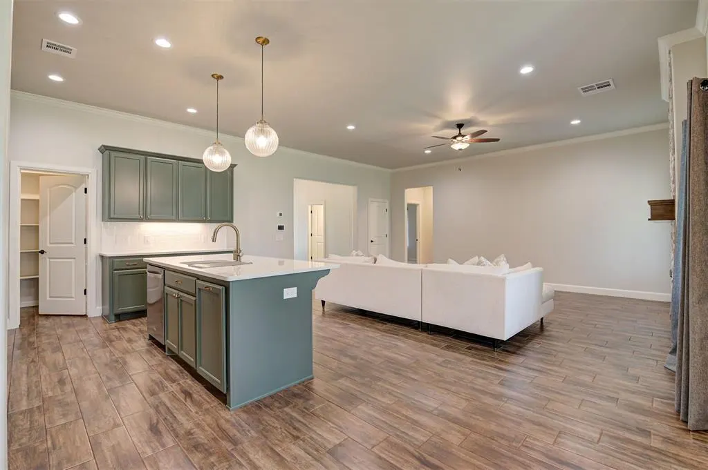 Photo 14 — 409 Tralee Lane, Yukon, OK 73099