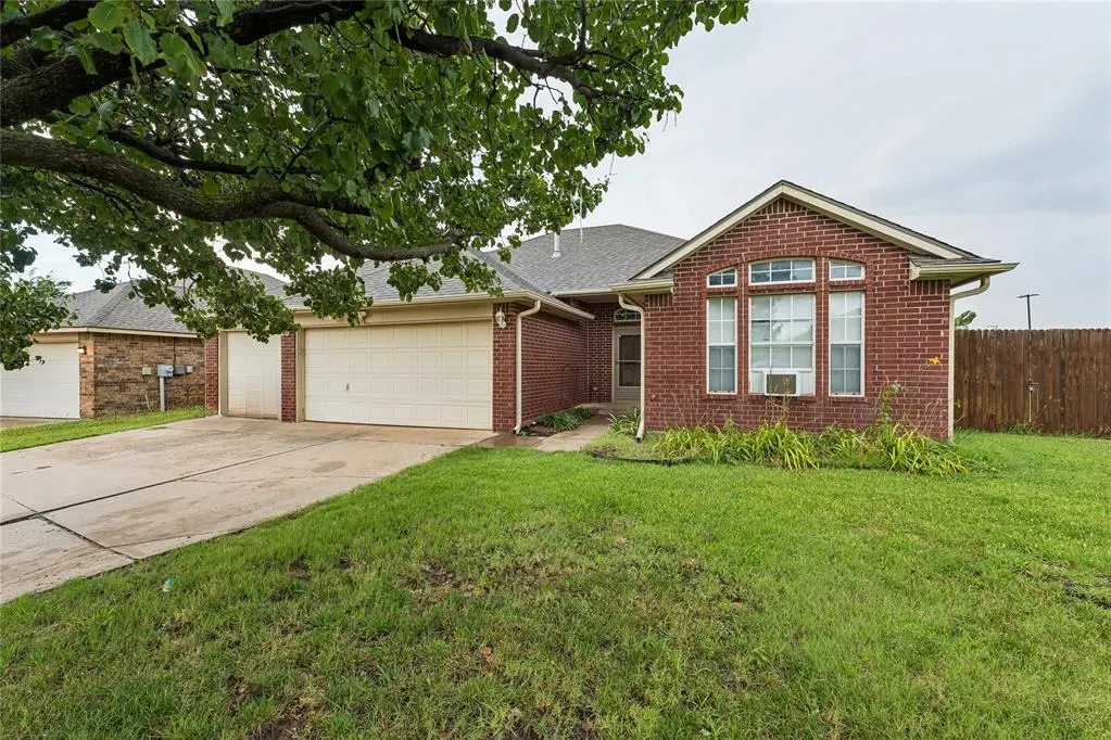 Photo 4 — 1909 Bradford Way, Edmond, OK 73003