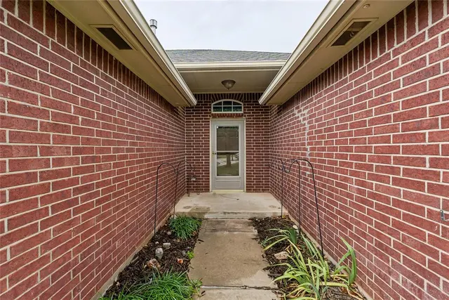 Photo 5 — 1909 Bradford Way, Edmond, OK 73003