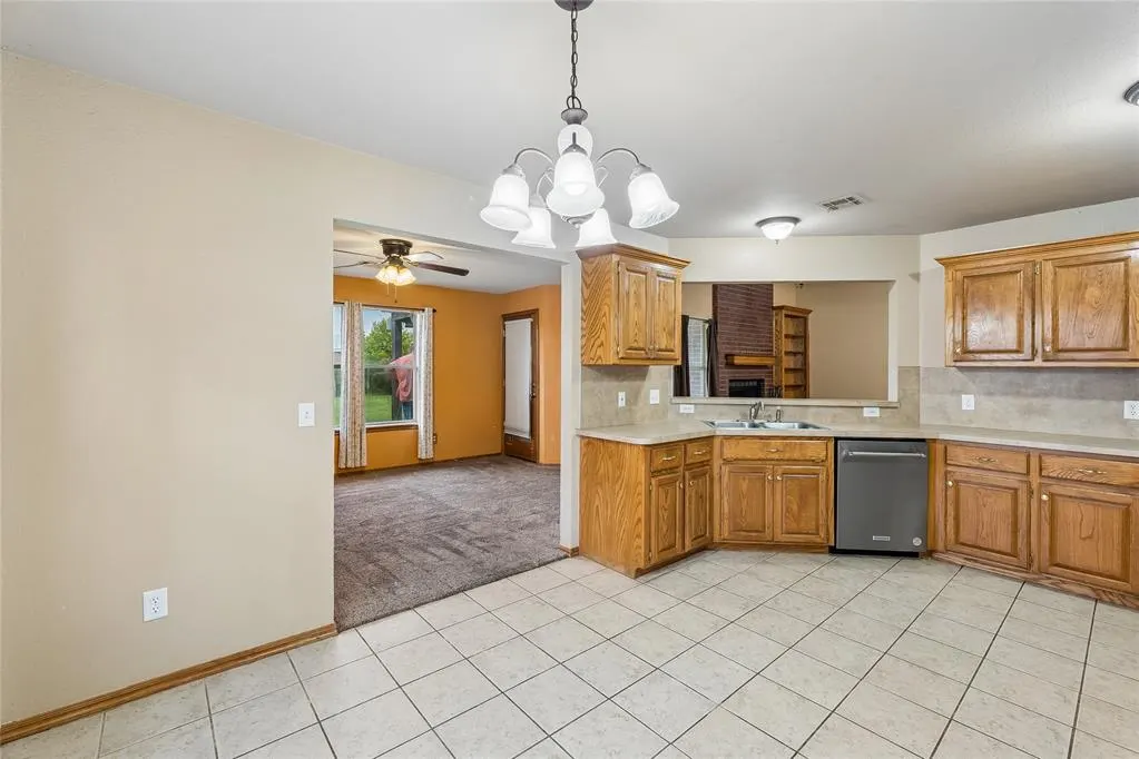 Photo 14 — 1909 Bradford Way, Edmond, OK 73003