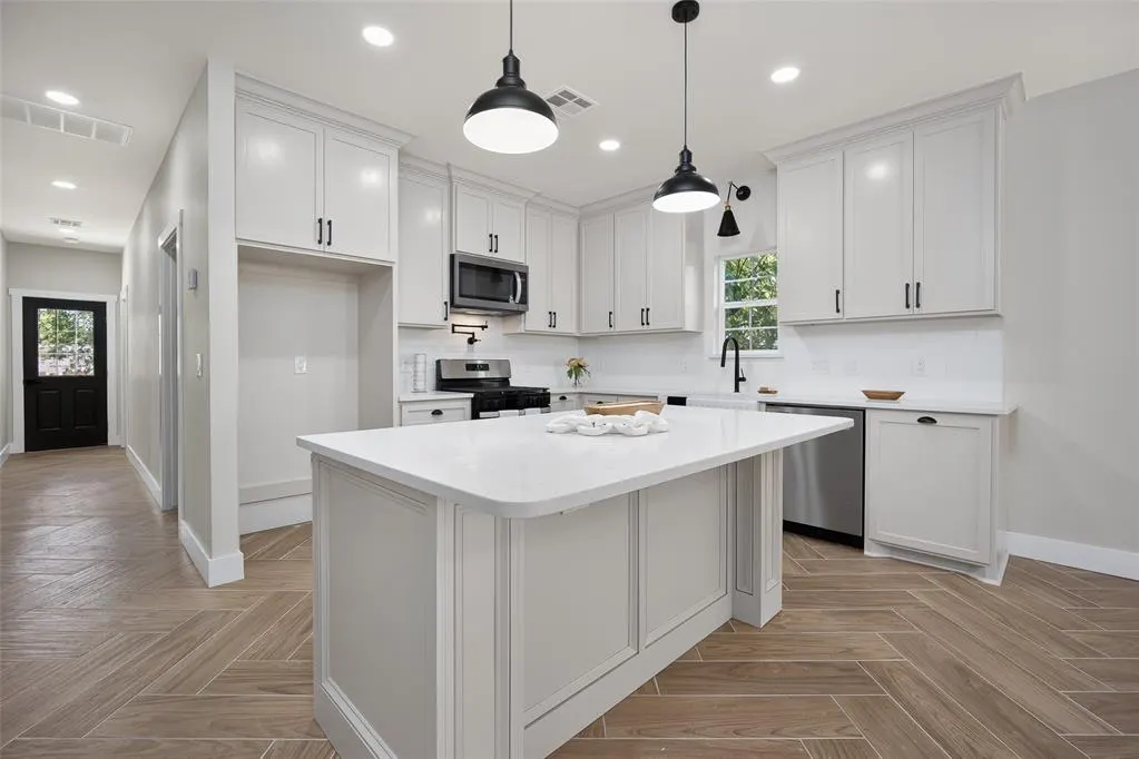 Photo 6 — 3820 NW 11th Street, Oklahoma City, OK 73107