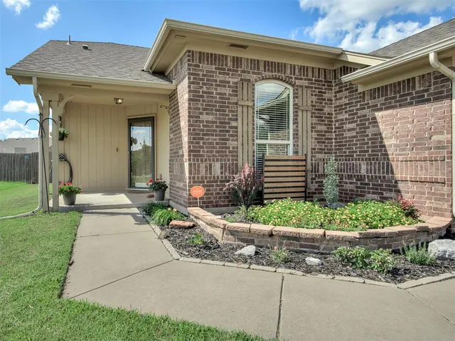 Photo 3 — 13305 SW 4th Street, Yukon, OK 73099