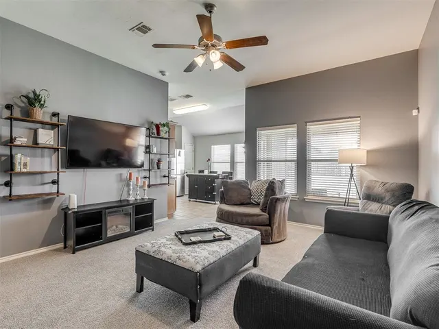 Photo 5 — 13305 SW 4th Street, Yukon, OK 73099