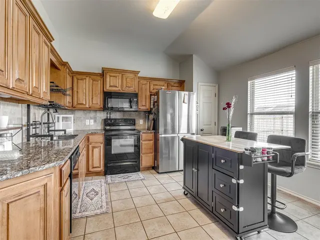 Photo 7 — 13305 SW 4th Street, Yukon, OK 73099
