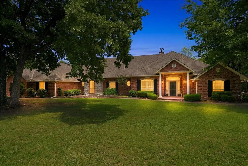 Front exterior — 2 S Arcadian Oaks Drive, Edmond, OK 73034