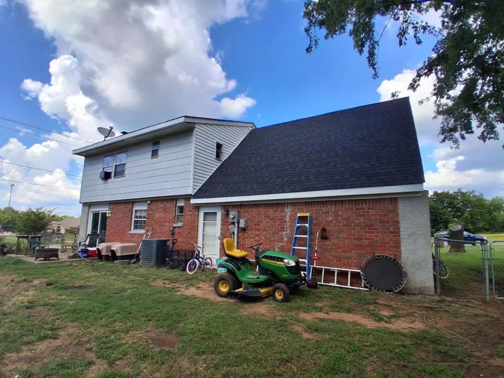 Photo 2 — 1349 Neighborhood Place, Seminole, OK 74868