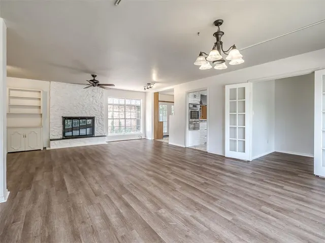 Photo 2 — 406 Hardy Drive, Edmond, OK 73013