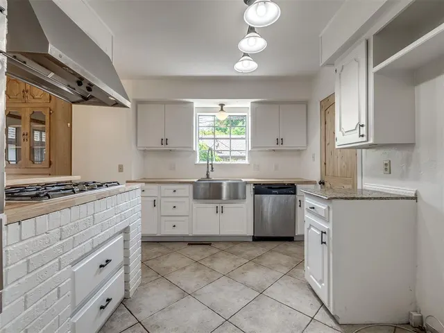 Photo 5 — 406 Hardy Drive, Edmond, OK 73013