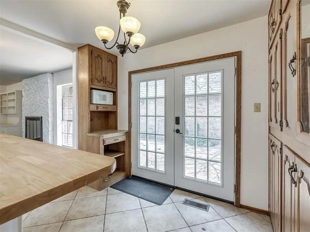Photo 10 — 406 Hardy Drive, Edmond, OK 73013