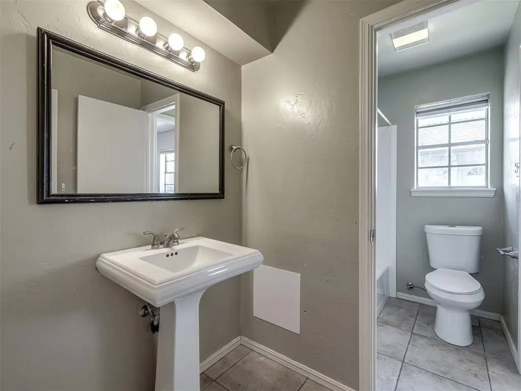 Photo 13 — 406 Hardy Drive, Edmond, OK 73013