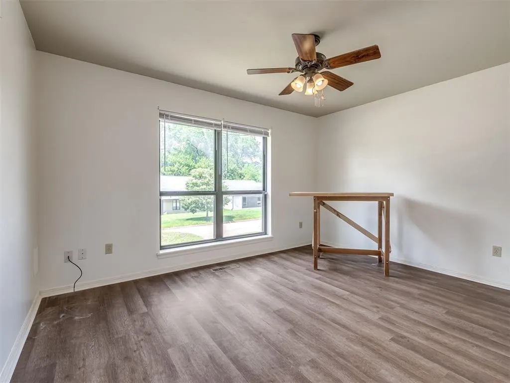 Photo 14 — 406 Hardy Drive, Edmond, OK 73013