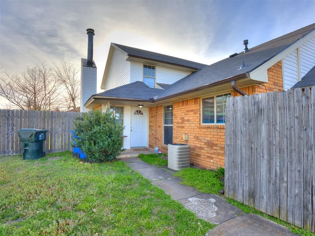 Photo 2 — 1811 Wren Street, Norman, OK 73069