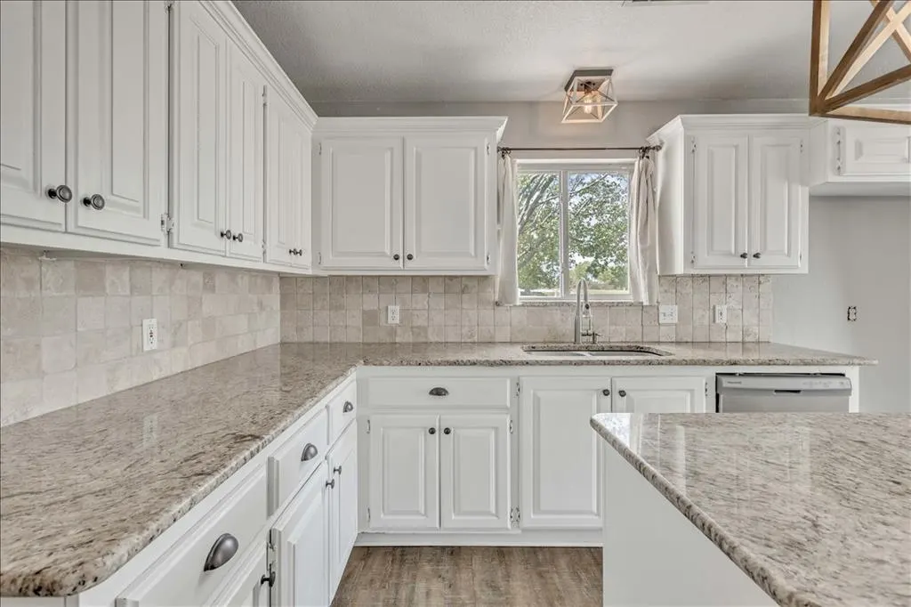 Photo 14 — 1301 Manchester Drive, Shawnee, OK 74804