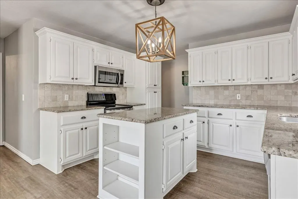 Photo 15 — 1301 Manchester Drive, Shawnee, OK 74804