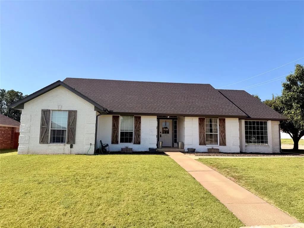 Photo 2 — 1301 Manchester Drive, Shawnee, OK 74804