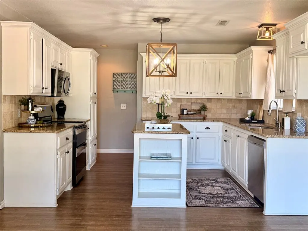 Photo 9 — 1301 Manchester Drive, Shawnee, OK 74804
