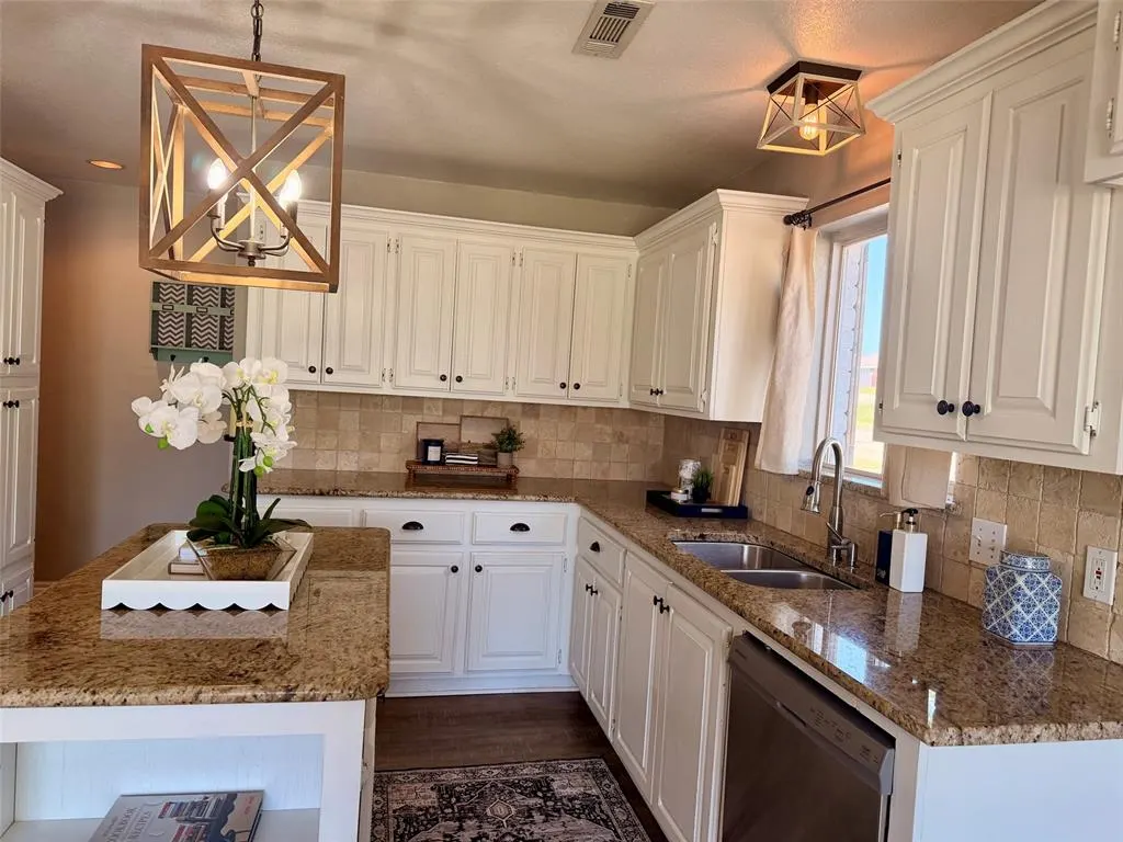 Photo 10 — 1301 Manchester Drive, Shawnee, OK 74804