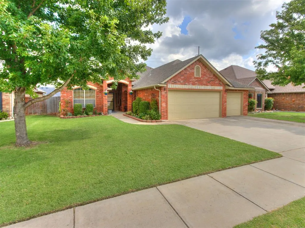 Front exterior — 533 SW 157th Street, Oklahoma City, OK 73170