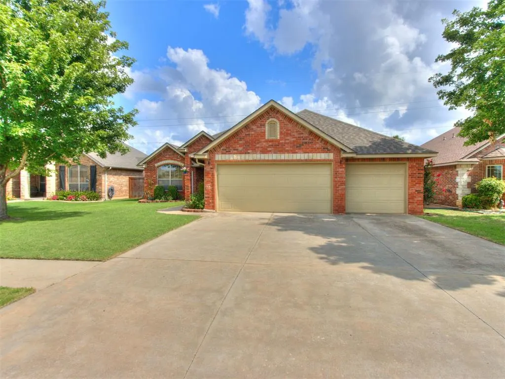 Photo 2 — 533 SW 157th Street, Oklahoma City, OK 73170