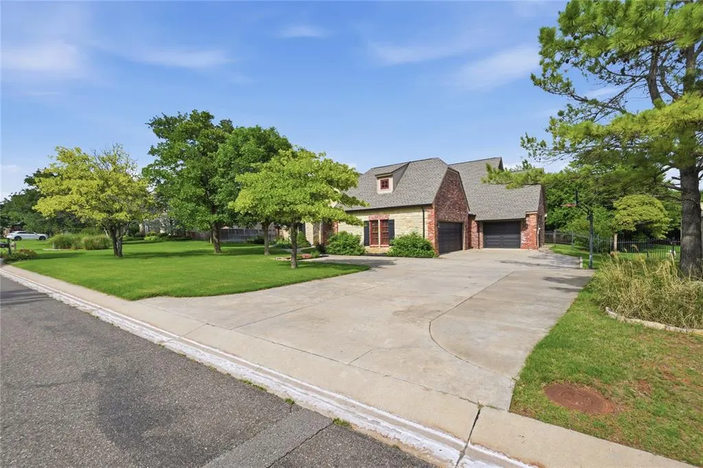 Photo 5 — 3740 Redmont Trace, Edmond, OK 73034