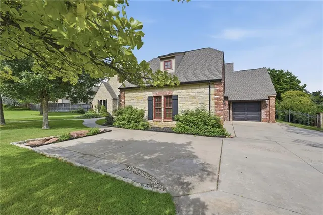 Photo 7 — 3740 Redmont Trace, Edmond, OK 73034