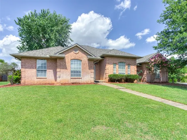 Photo 2 — 4201 Ranch Drive, Edmond, OK 73013