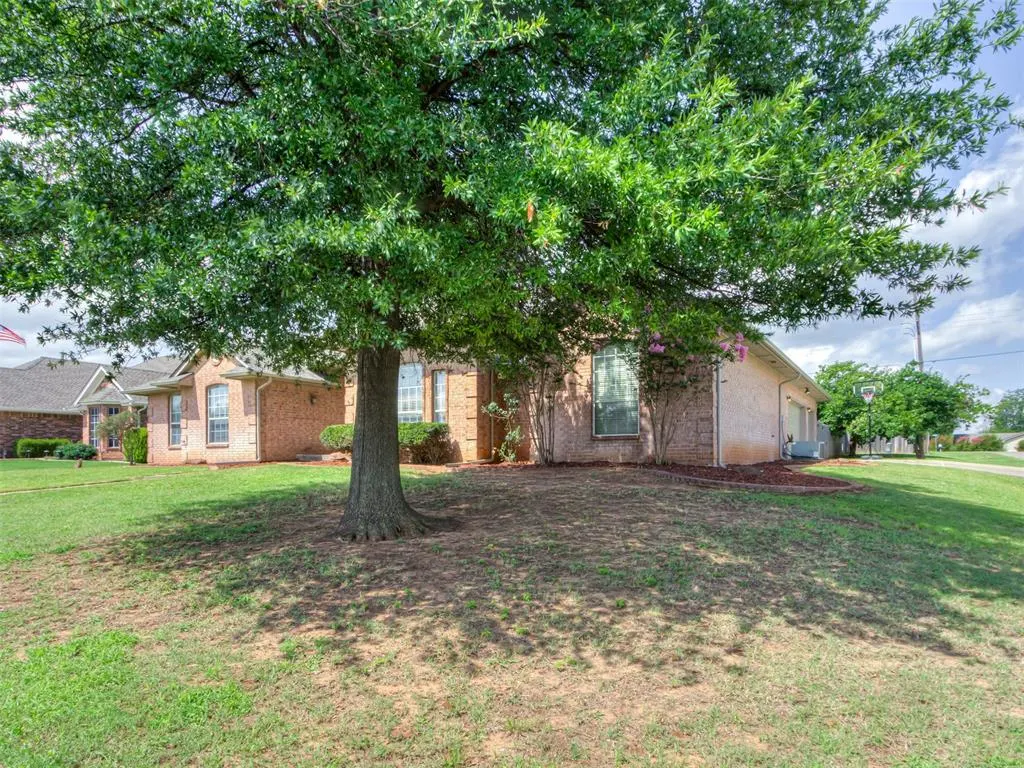 Photo 3 — 4201 Ranch Drive, Edmond, OK 73013