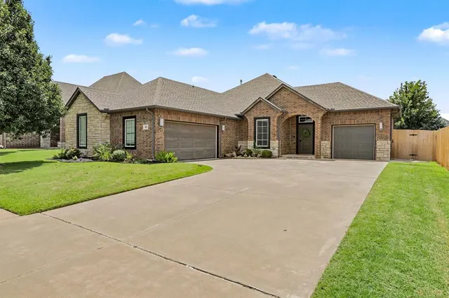 Photo 2 — 908 NW 186th Street, Edmond, OK 73012