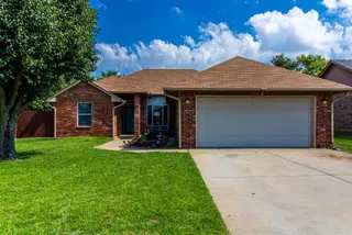 Sold home at 819 W Dowden Drive