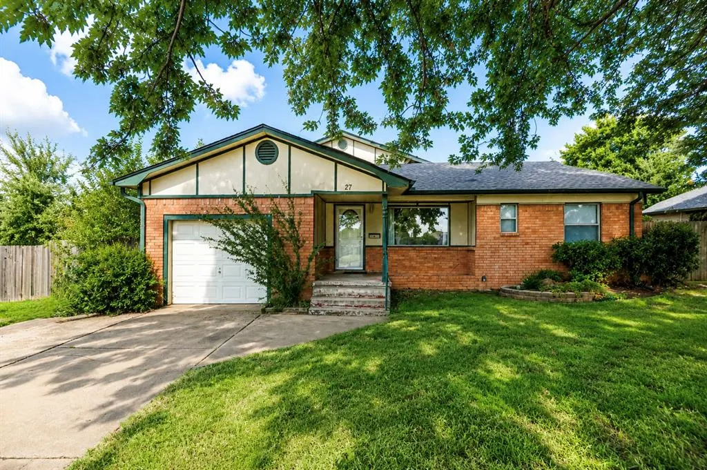 Front exterior — 27 Shannon Drive, Chickasha, OK 73018