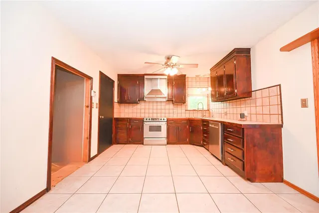 Photo 6 — 27 Shannon Drive, Chickasha, OK 73018