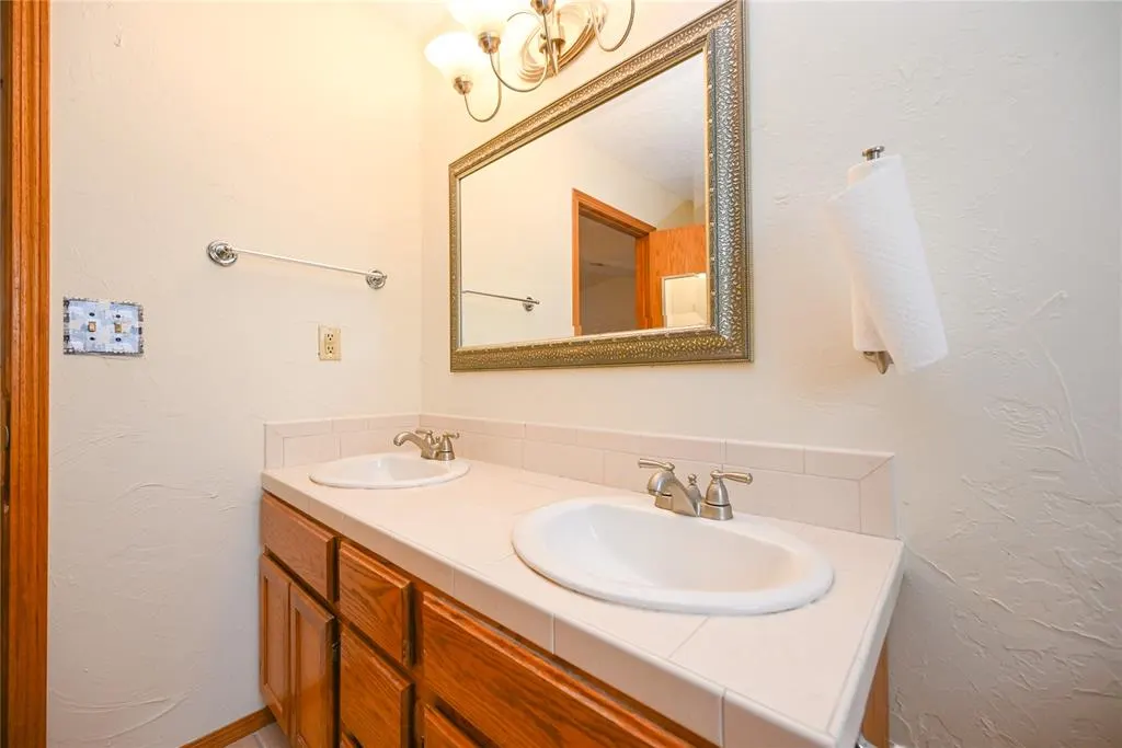 Photo 18 — 27 Shannon Drive, Chickasha, OK 73018