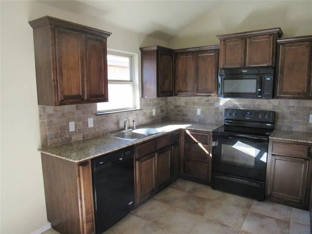 Photo 5 — 2321 NW 199th Street, Edmond, OK 73012
