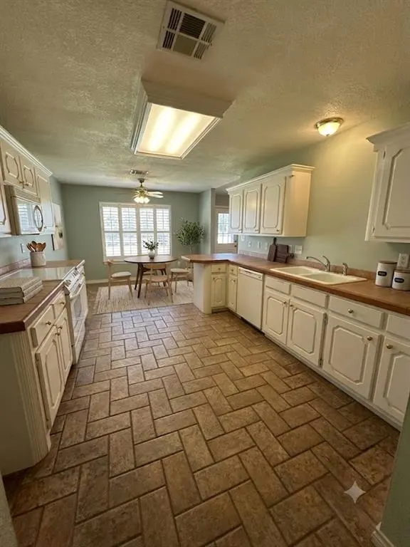 Photo 4 — 1075 N 4285 Road, Hugo, OK 74743