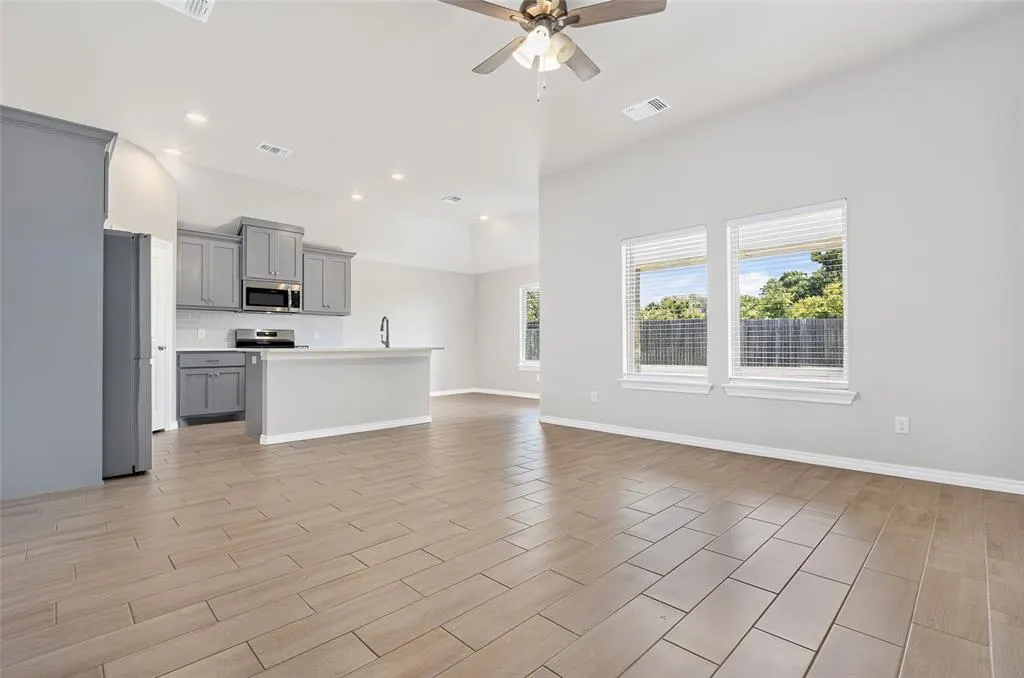 Photo 8 — 4013 Lleyton Drive, Norman, OK 73072