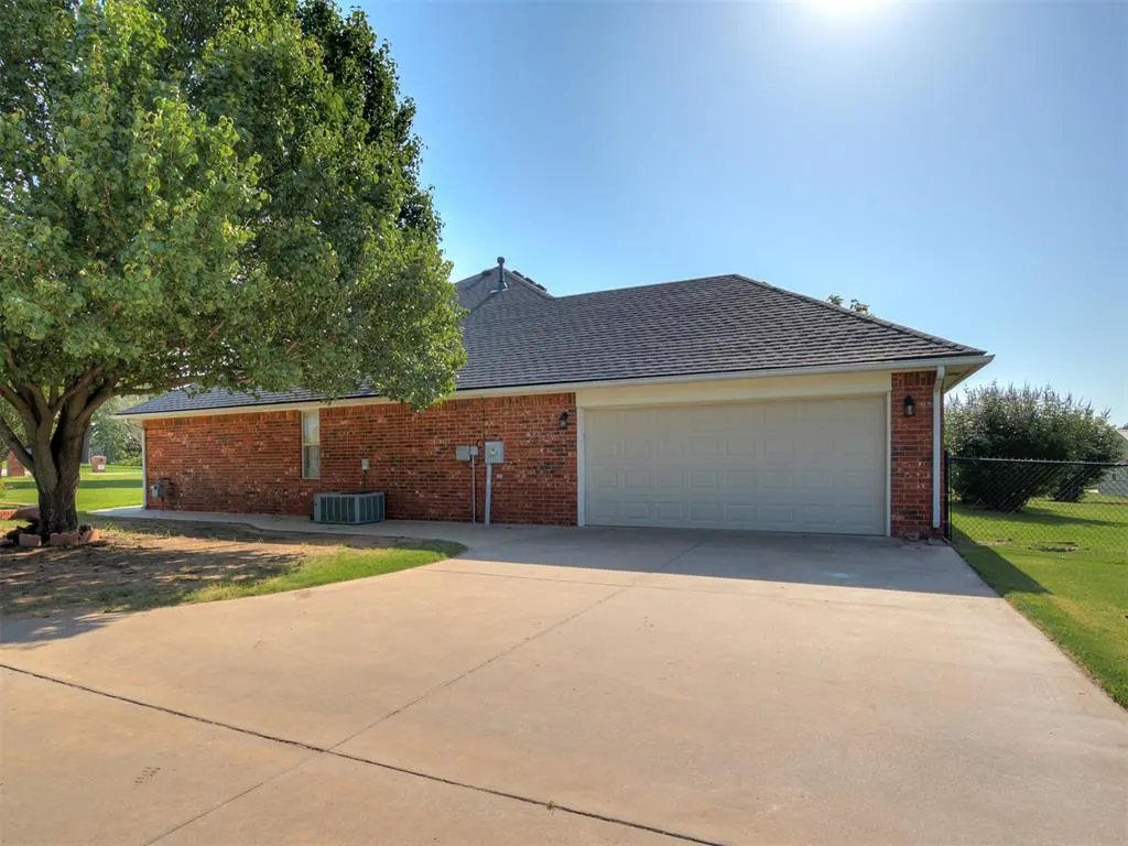 Photo 5 — 20200 SE 43rd Street, Harrah, OK 73045
