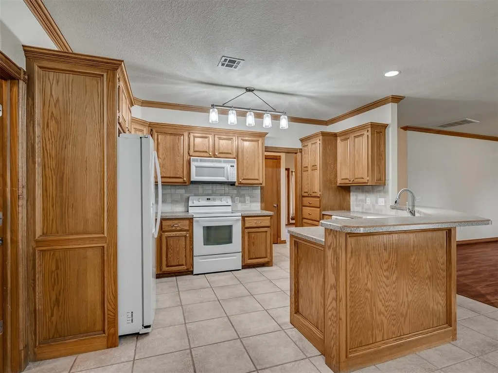 Photo 13 — 20200 SE 43rd Street, Harrah, OK 73045