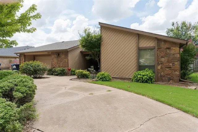 Photo 4 — 2624 SW 111th Street, Oklahoma City, OK 73170
